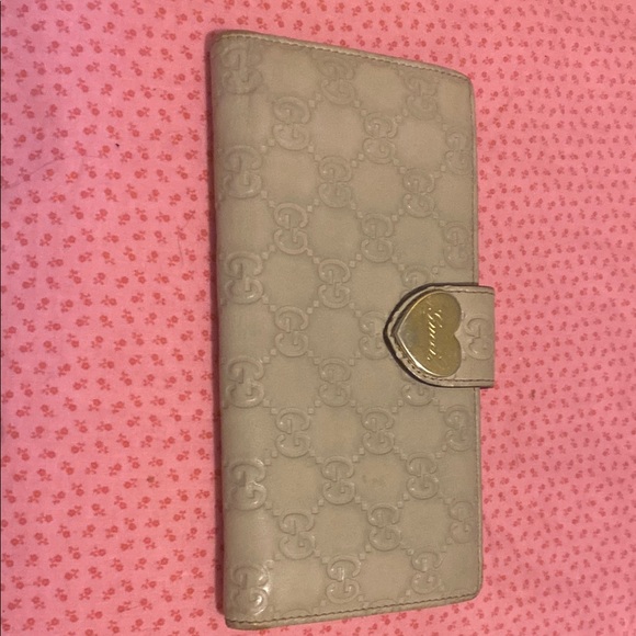 Gucci Heart Beautiful Logo Wallet